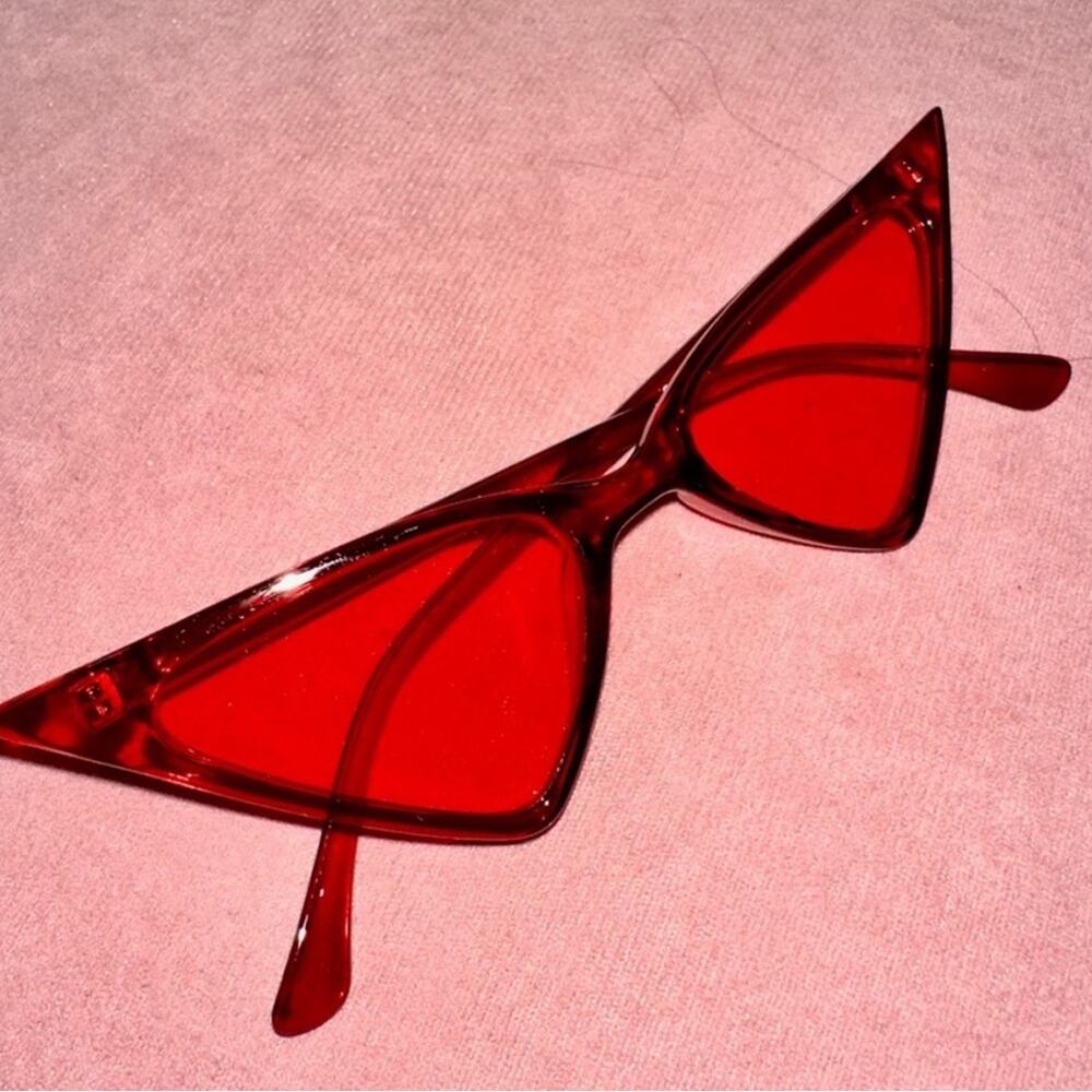 Chic Red Cat-Eye Sunglasses